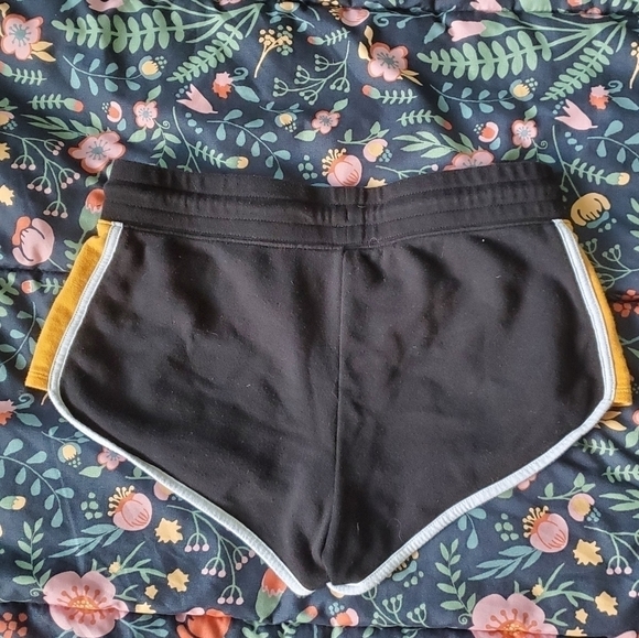 Divided | Weekend Edition | Small | 2 Pair Shorts - Picture 5 of 9